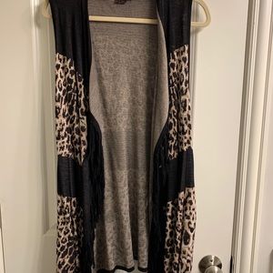 Sweater vest with fringe - animal print
